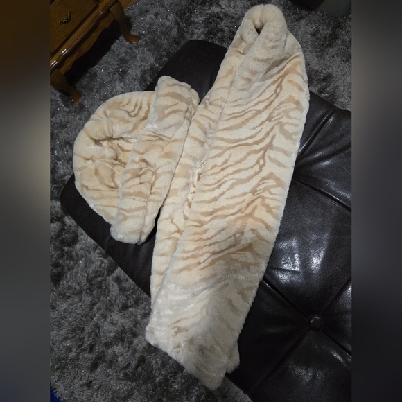Faux fur hat and scarf set - Picture 1 of 1